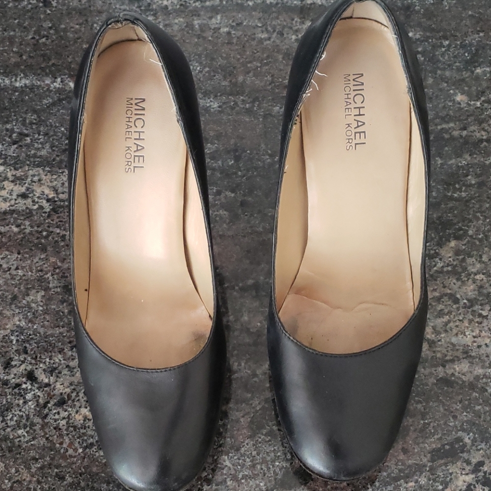 Michael Kors black pumps size 8